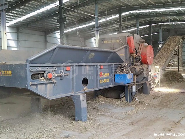 大型树枝粉碎机现场