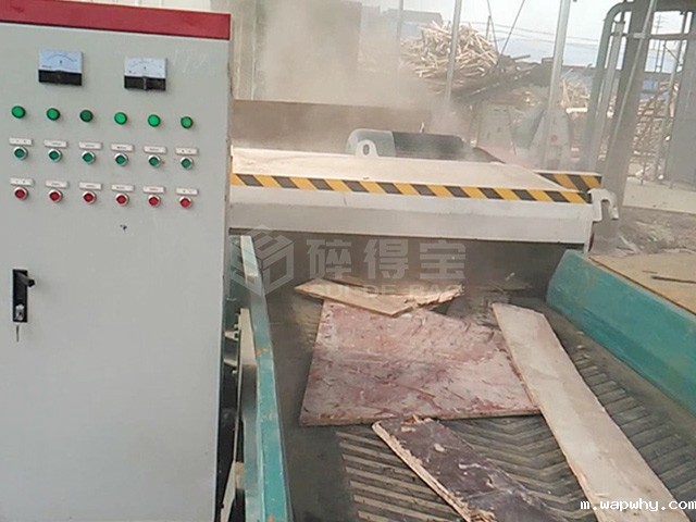 模板破碎生产线现场