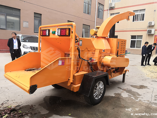 经过树枝粉碎后处理后的树枝用